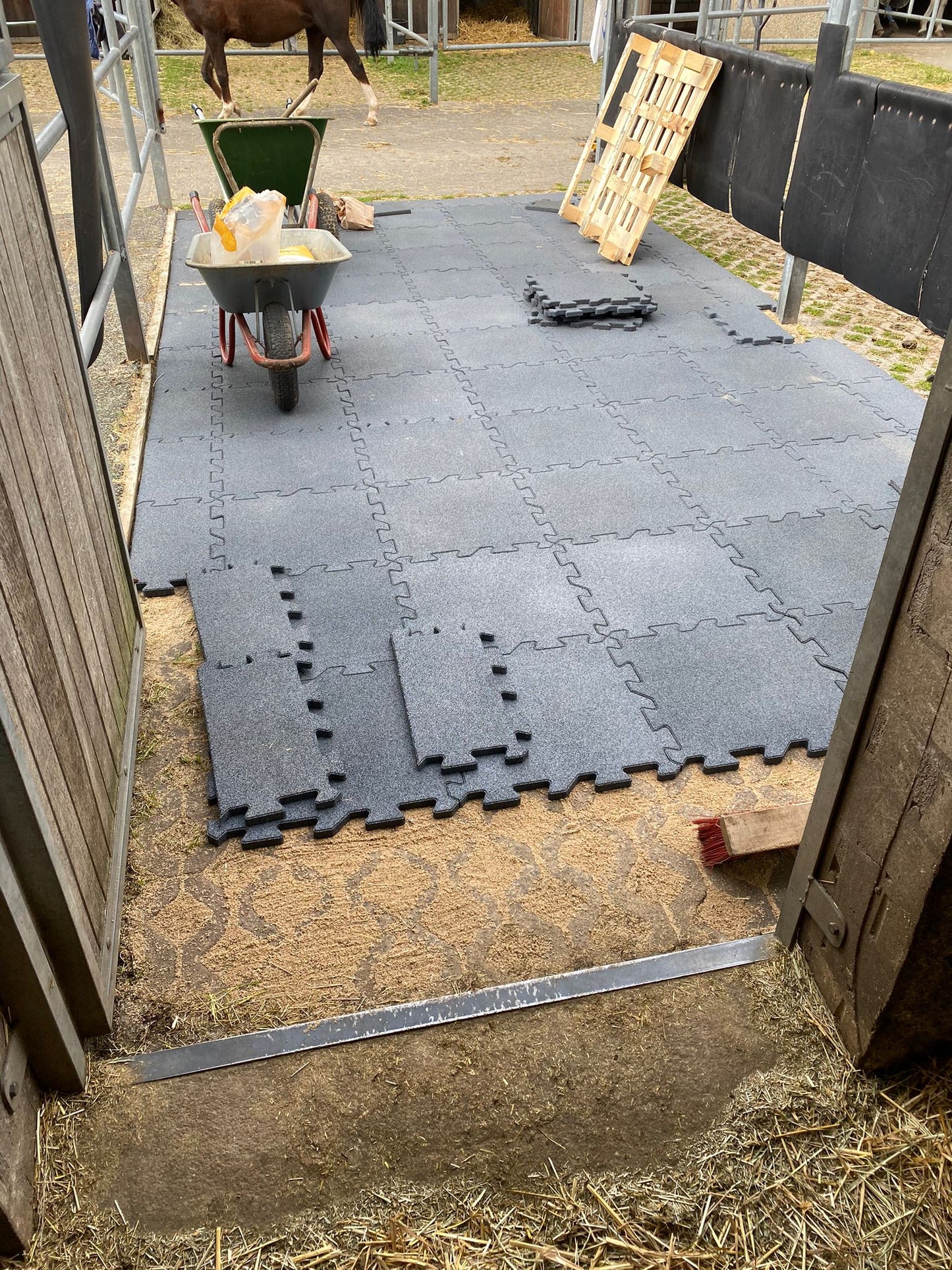 Ridcon Gummi-Quadratmatte in grau 2cm Höhe - 1 m² entspricht 4 Platten 50x50 cm